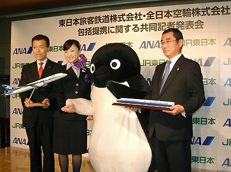 小懸JR東常務(左端)と伊東ANA副社長(右端)
