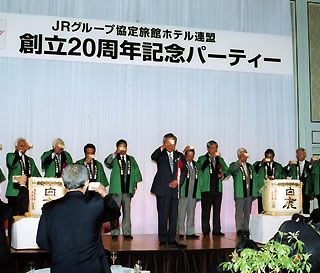 中島尚俊・JR北海道専務の発声で乾杯