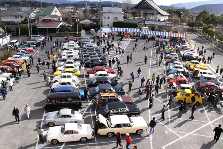レトロカーも台数が集まれば集客の大きな手段だ(豊後高田市のホームページより)