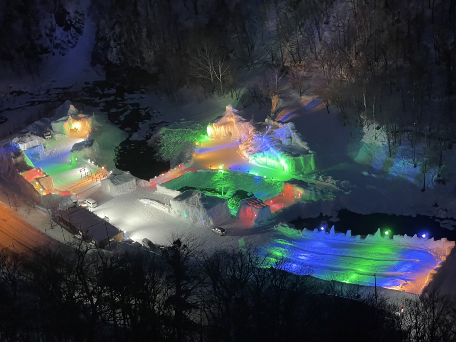 層雲峡氷瀑まつりに4万人弱 層雲峡氷瀑まつりに4万人弱
