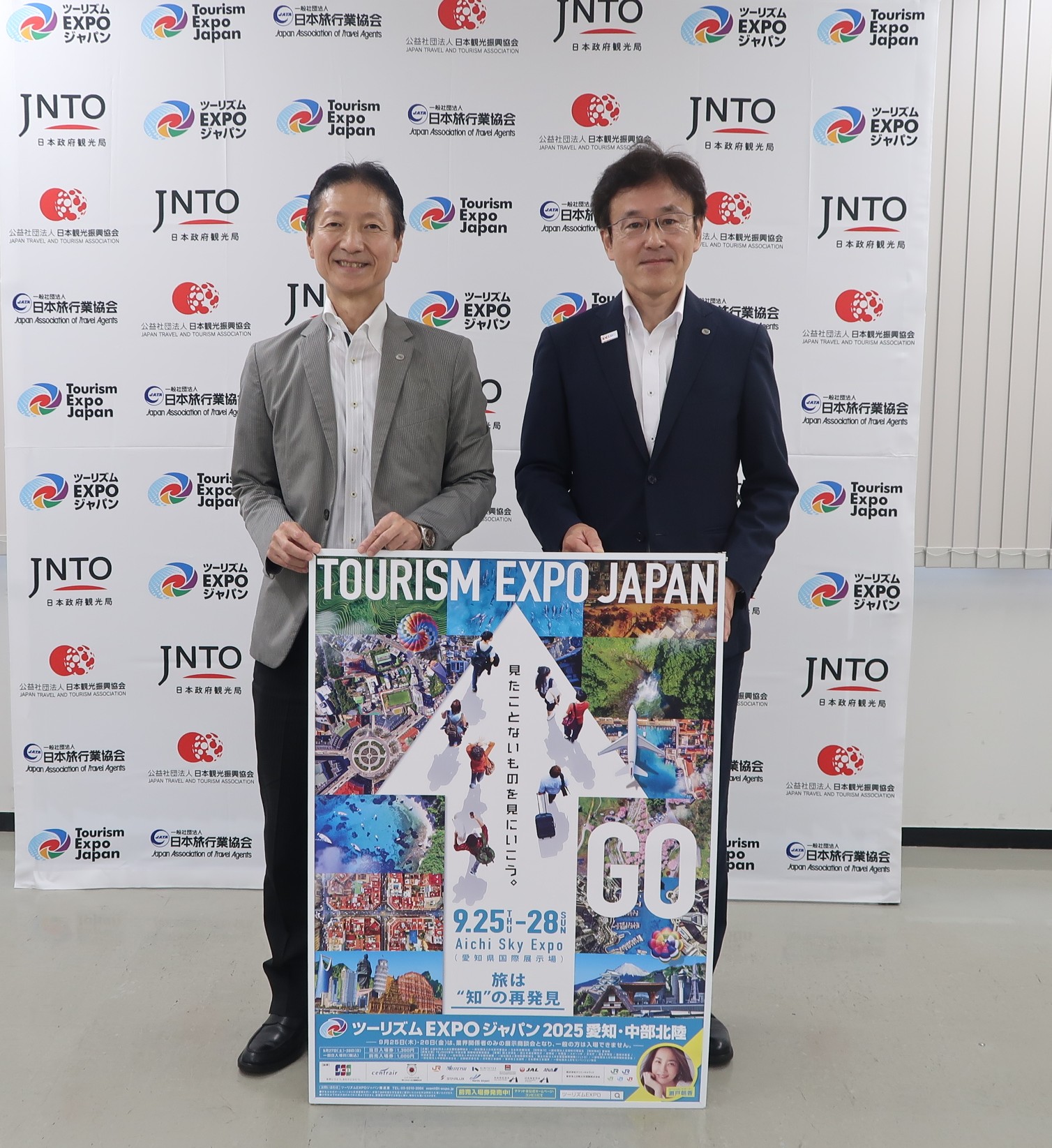 発表会見に出席した、ツーリズムEXPOジャパン推進室の早坂学室長（左）と、猪飼敬副室長