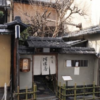 産経新聞編集委員のガイドで巡る デヴィッド ボウイの愛した京都の足跡をたどるツアー 産経新聞編集委員のガイドで巡る デヴィッド ボウイの愛した京都の足跡をたどるツアー