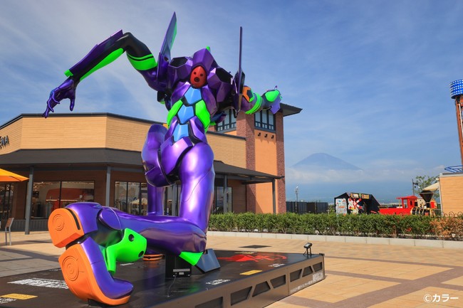 御殿場プレミアム アウトレット 富士山と全高エヴァ初号機の同時に撮影できるスポット設定