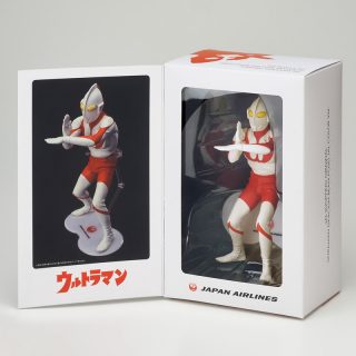 Jalux Jalレッド 白に彩色した限定カラーの ウルトラマン フィギュア スペシウム光線ポーズjalカラーver 発売 観光経済新聞 Jalux Jalレッド 白に彩色した限定カラーの ウルトラマン フィギュア スペシウム光線ポーズjalカラーver 発売 観光経済新聞